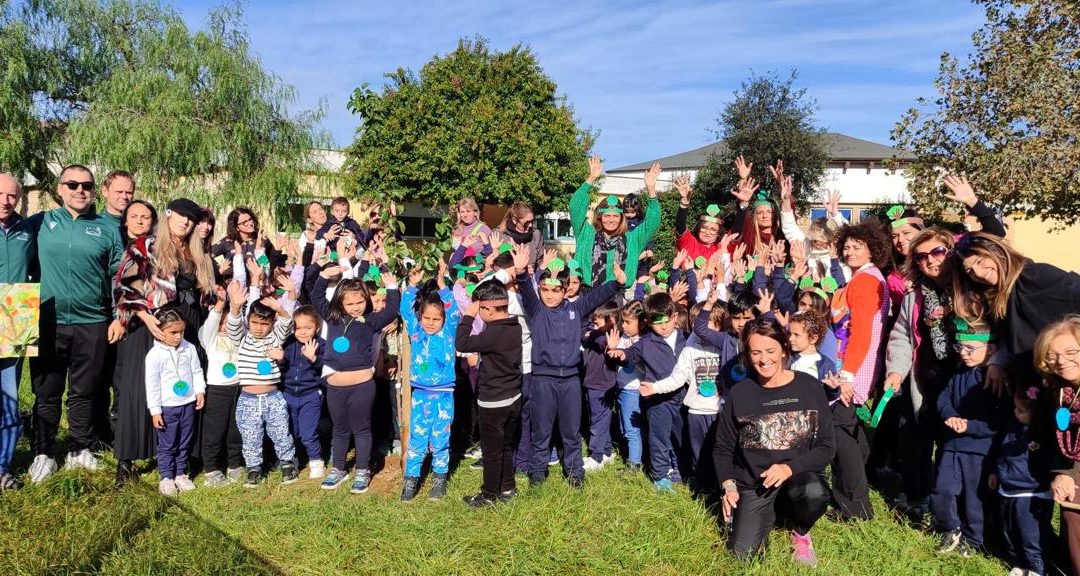 Comunicato stampa La Pedagnalonga celebra la Giornata nazionale degli alberi con gli studenti. Sicignano: «Una tradizione che ormai rispettiamo ogni anno». Si avvicina l’appuntamento dell’8 dicembre con Le Luci del Borgo